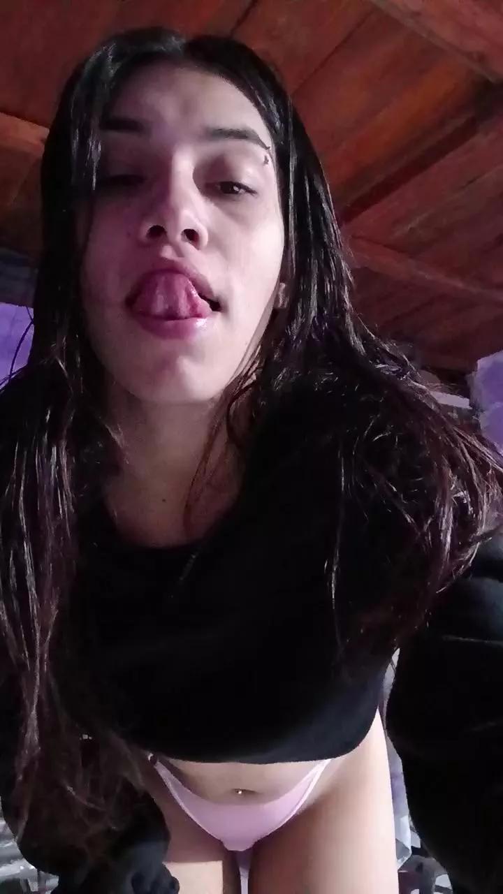 Babyescorpio222 from Cam4