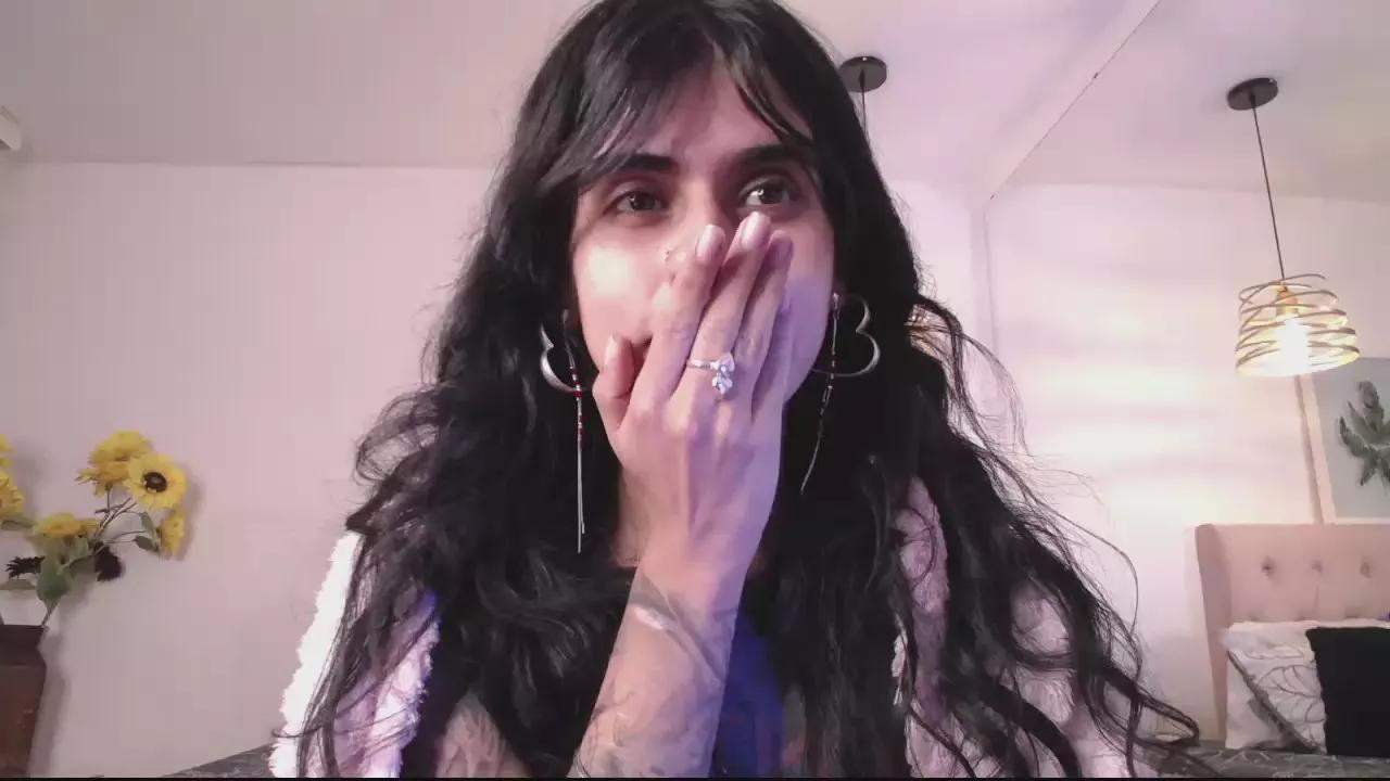 Bella_Poisonous from Cam4