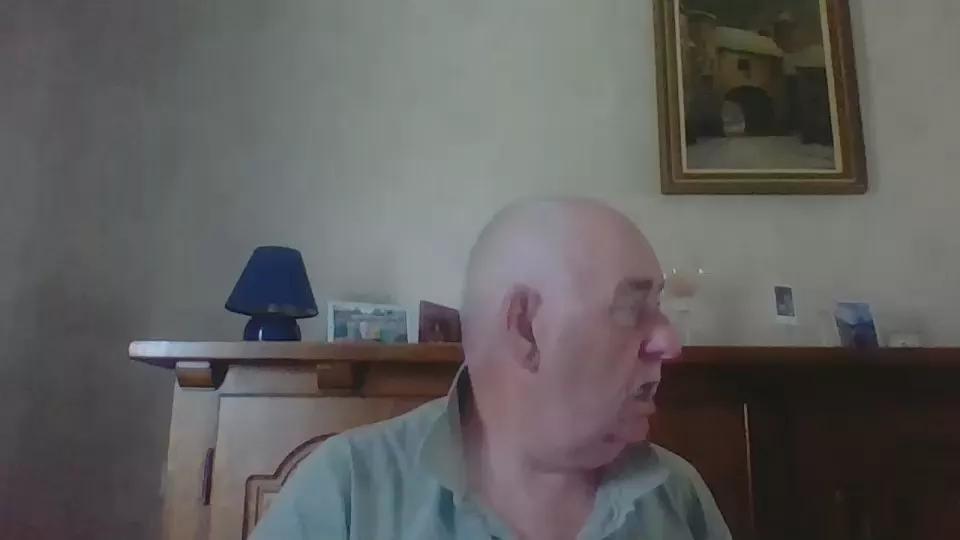 bottom672 from Cam4