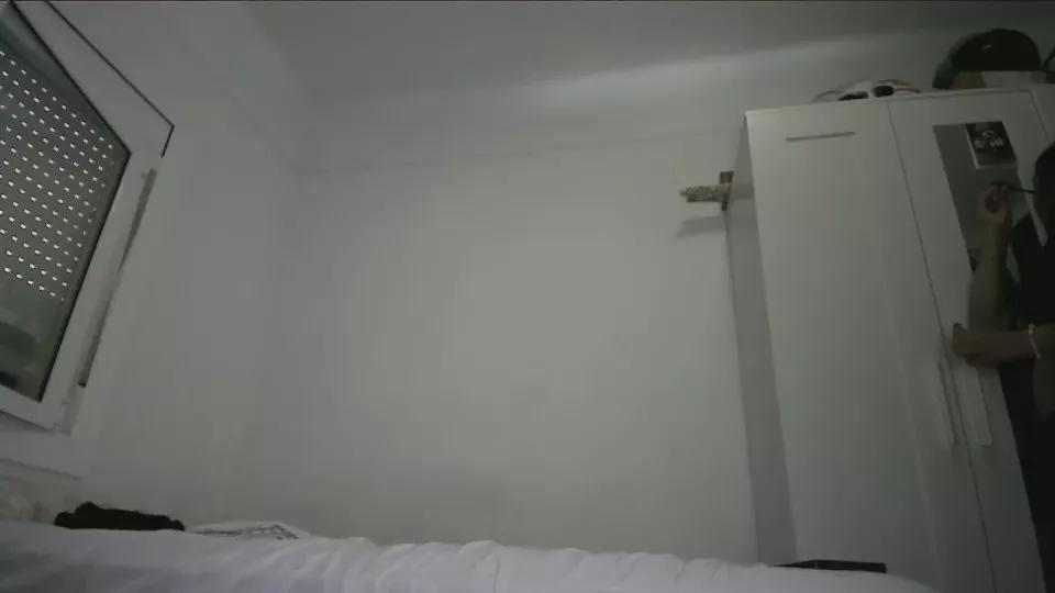 lapeque25 from Cam4 is Freechat