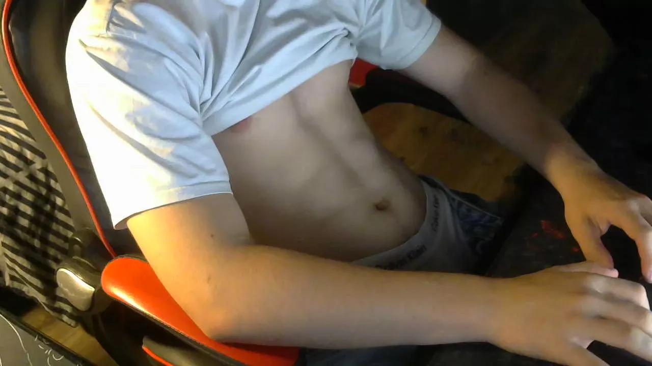 louloucamboy4 from Cam4