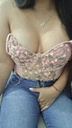 Ravvena42 from Cam4