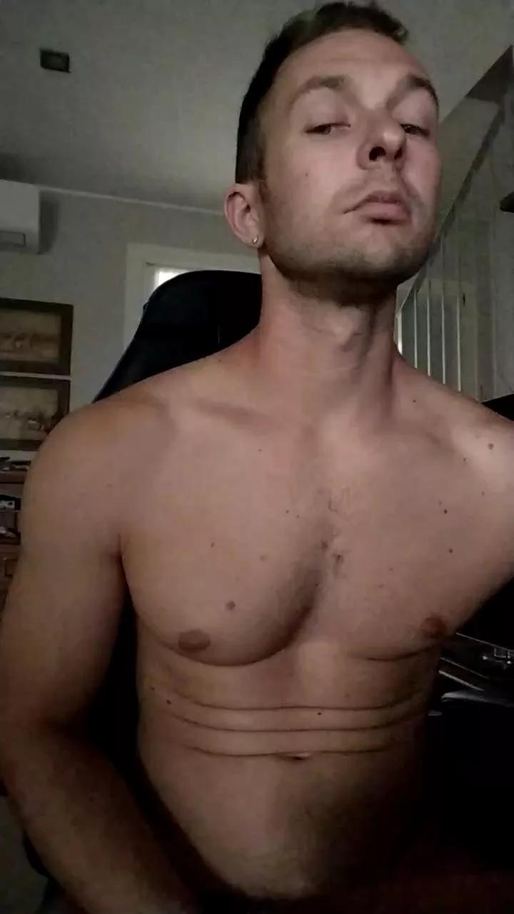 riccardoyeah from Cam4