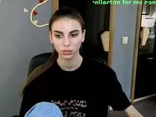 emmigreen from CamSoda