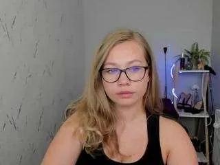 holly95love from CamSoda