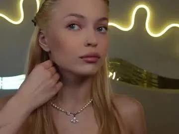 kelly_peachpiee from Chaturbate
