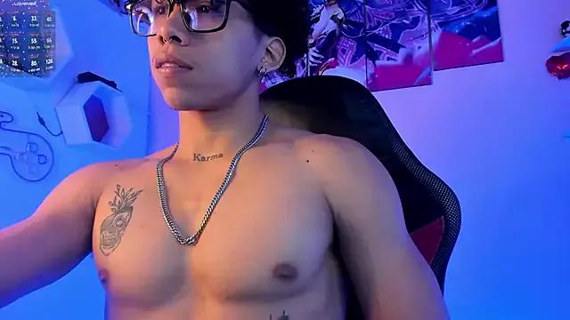 AkazaBoy_ from StripChat