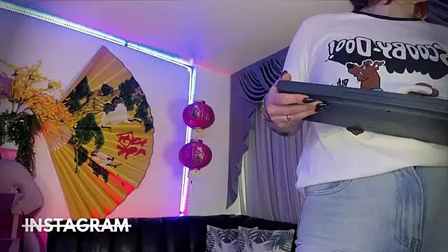 albaismynameX from StripChat
