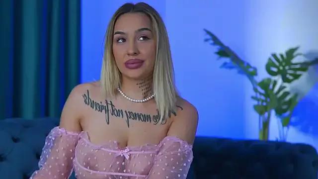 Ammylicious_Doll from StripChat