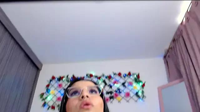 Annaross2 from StripChat