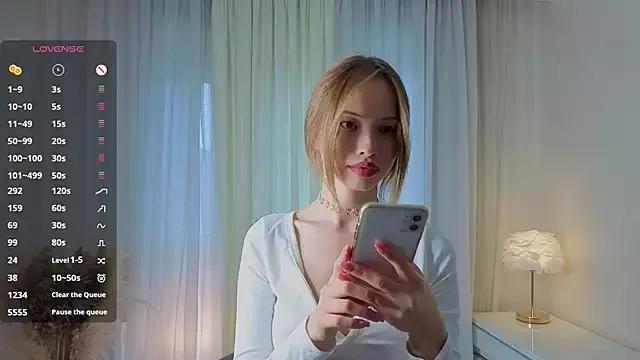 AraHailey from StripChat