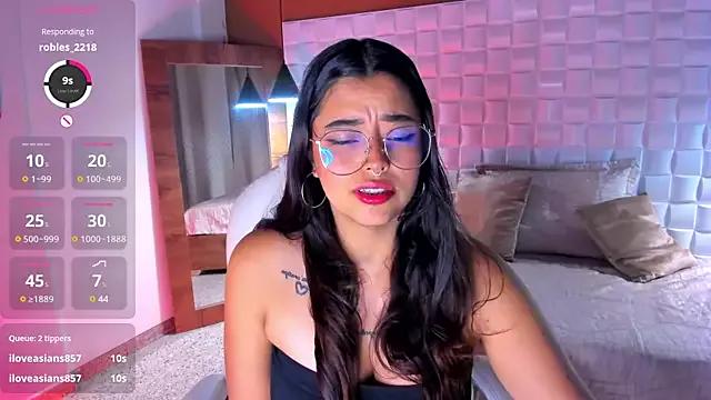 Ariana_Pierce from StripChat