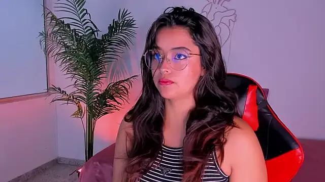 Ariana_Pierce from StripChat
