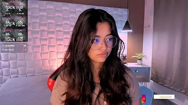 Ariana_Pierce from StripChat