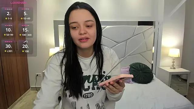 Bella-hadiid from StripChat