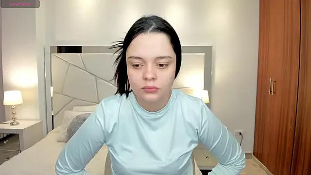 Bella-hadiid from StripChat