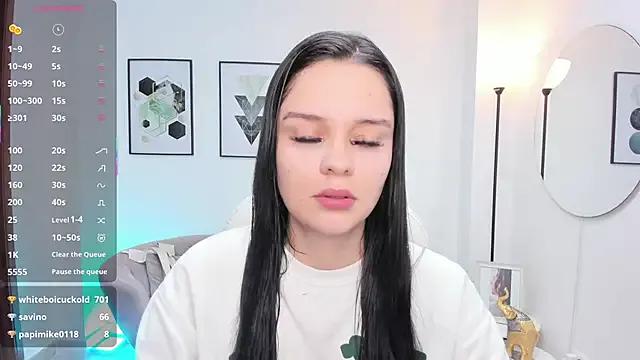 Bella-hadiid from StripChat