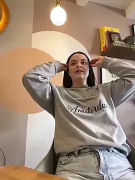 Bella-hadiid from StripChat
