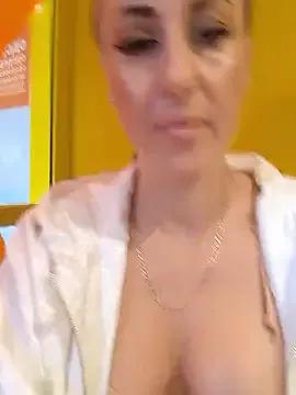 Brilliant-Splashes from StripChat is Freechat