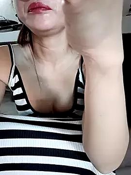 Candy_love2k from StripChat is Freechat