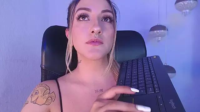 DanielaHub on StripChat