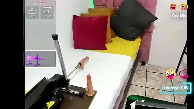 esmeraldaladys from StripChat