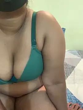 HoneyedPortal from StripChat is Freechat