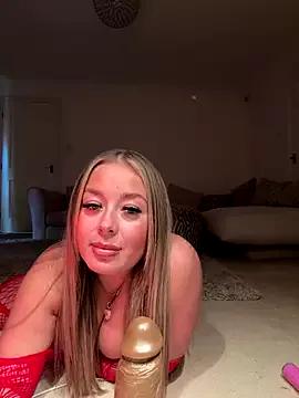 Honeyxoxxo from StripChat is Freechat