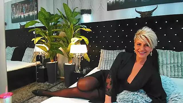 InannaStar from StripChat