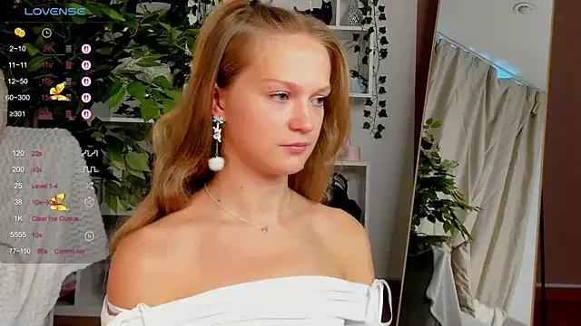 Kara_smalltits from StripChat