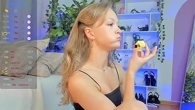 Kara_smalltits from StripChat