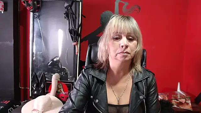 KLOE_PIELL from StripChat is Freechat