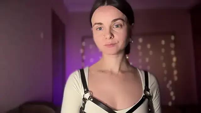 lanaloulou from StripChat is Freechat