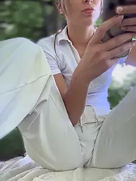 LetsFunKARINA from StripChat is Freechat