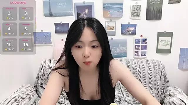 LiLiYbaby from StripChat