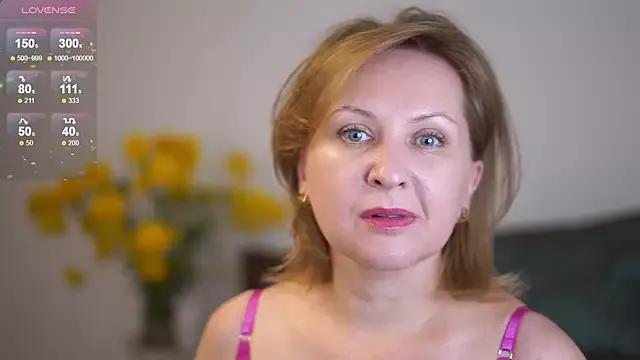 LitleSun from StripChat is Freechat