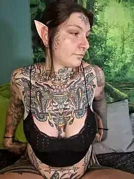 lizzardqueeen from StripChat is Freechat