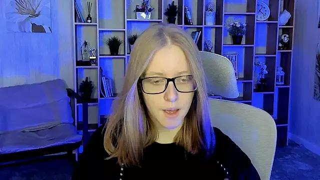 LuunaWiinters from StripChat