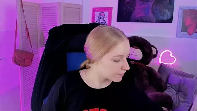 LuunaWiinters from StripChat