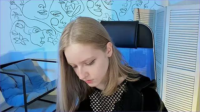 LuunaWiinters from StripChat