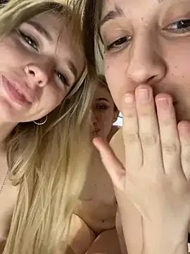 RollingGirlzzz from StripChat is Freechat