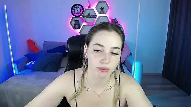 SabrinViolet from StripChat is Freechat