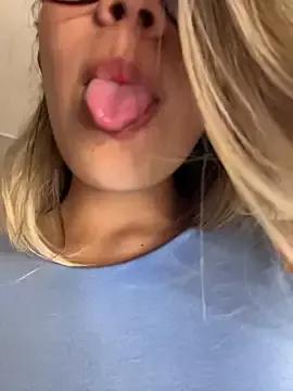 sara_calderon from StripChat