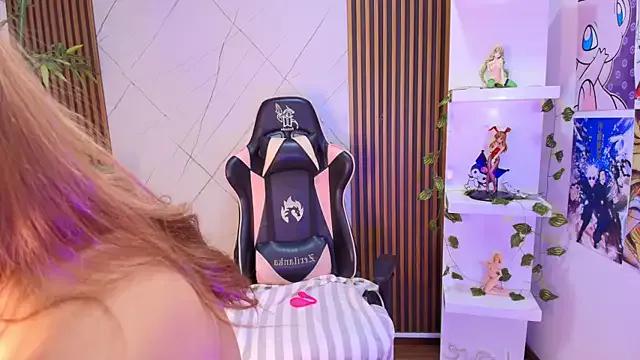 SillyMora from StripChat