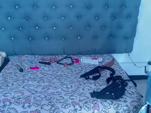 XxxReinaSexyBodyxxX777 from StripChat